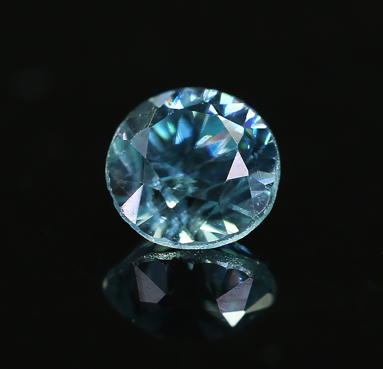 Understanding the Hardness and Durability of Zircon Gemstones